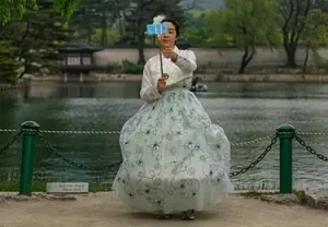 Woman wearing a long dress Seoul, South Korea - CryptoLists.com Korean woman in Seoul