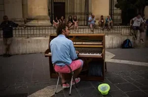 Man playing piano in Valetta, Malta - CryptoLists.com Playing piano in Malta