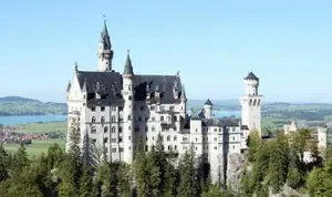 German castle in MΓΌnchen - CryptoLists.com Castle in MΓΌnich with blue sky